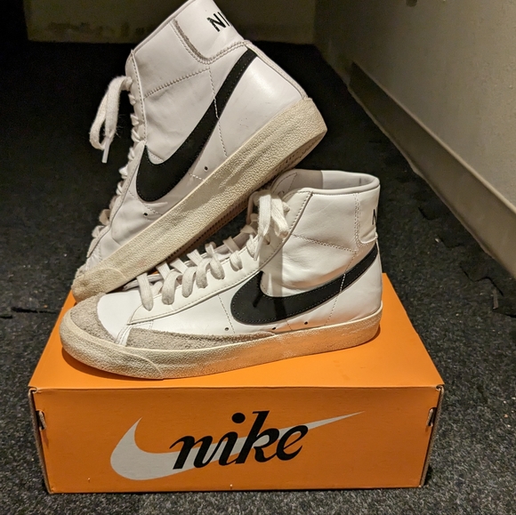 Nike Shoes - EUC Nike Blazer '77 Mid White/Black - Men's 9/ Women's 10.5
